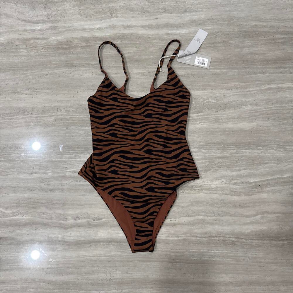 Negative swim strappy one piece in